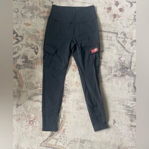 Firm abs Cargo scrunch bum leggings